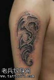 paže drak socha tetování vzor