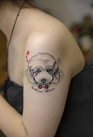 可愛的女孩手臂小狗紋身紋身萌芽噠