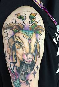 spalvotas elnias galvos rankos tatuiruotės paveikslėlis yra labai prašmatnus