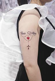 mergaičių rankos asmenybė elegantiška totemo tatuiruotės tatuiruotė