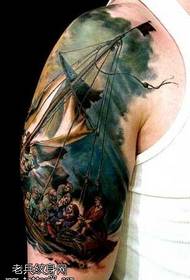 modèle de tatouage de bateau de bras