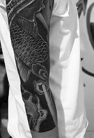 ruka Crna i crna crna tetovaža lignje tetovaže
