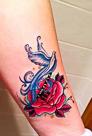 arm color red rose tattoo picture is very bright