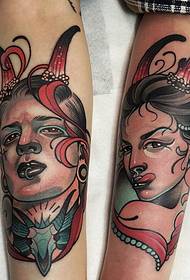 par dvostrukih ruku crtanih para portretnih tetovaža slika