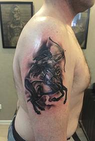 rameno kreatívne unikátne čiernobiele tetovanie totem