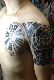 energingas dailus vyriškos rankos pusės šarvo tatuiruotė