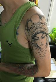bracciu fiore fiore tatuu di tatuaggio