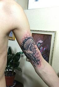 ramię w pełni wyposażony tatuaż z tatuażem totemicznym