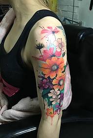 makulay na magagandang watercolor arm tattoo na larawan