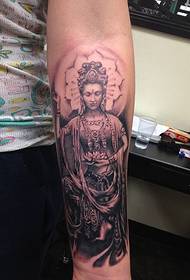 Guanyin-tatoeage op de arm