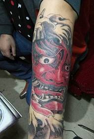väska arm röd tatuering tatuering tatuering full av självförtroende