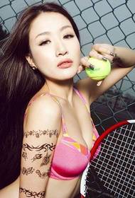 Sun Jingyuan lore beso bat tximeleta tatuaje