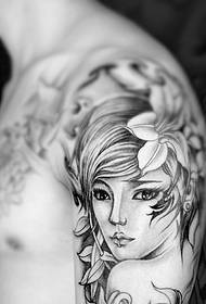 naoružajte anime ljepote portret tetovaža uzorak