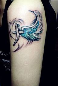 шема на тетоважи во боја со вкрстени крила
