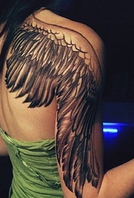 tetovaža ženskog desnog ramena