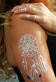 djevojka desna ruka bijela tetovaža hvatača snova