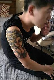 Big ancient flower 妓 tattoo picture is very eye-catching