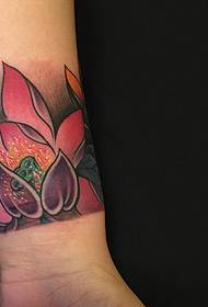 beso eder moda lotus tatuaje argazkia
