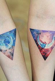 tatuaje de brazo de xeometría de brazo colorido lúa parella tatuaxe