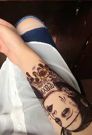 oružja prekrasan portret tetovaža tetovaža je vrlo lijepa