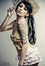 ръка жена татуировка модел