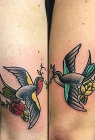 sekelompok tato tato pasangan yang sangat mencintai