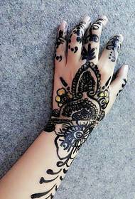 beautiful Henna tattoo picture for girls