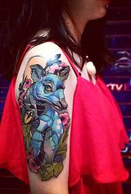 κορίτσια μεγάλη βραχίονα ακτινοβόλο ζωγραφική τατουάζ ζώων
