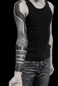 tatuatge de tòtem de braços super masculins