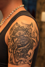 Arm crno-bijela velika crna tetovaža