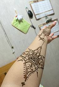 arm Henna tattoo picture is very beautiful