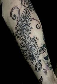 arm flower tattoofotografie krásná příroda