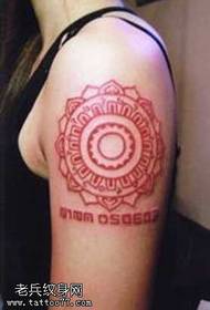 veliki crveni totemski uzorak tetovaža
