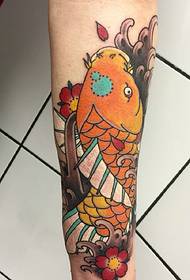 braço tatuagem de lula vermelha muito bonita