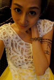 Jiang Lisha armbånd tatovering