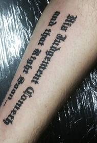 semplice foto tatuale inglese in l'internu di u bracciu