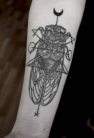 tatuaż na ramię czarny jesion