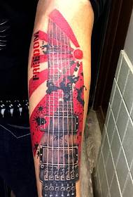 imatge del tatuatge del tòtem en color del braç força cridanera