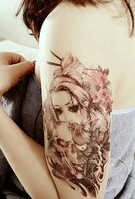 κορίτσι σέξι τοτέμ βραχίονα τατουάζ εικόνα