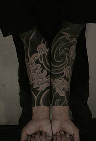 arm stitching totem tattoo picture is very domineering