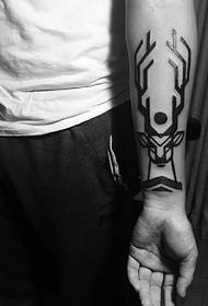 ramię tatuaż czarno-biały osobowość totem tatuaż