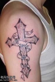 Arm Cross na English Letter Tattoo Pattern