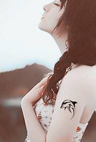 meisje arm mooie dolfijnen schattige tattoo