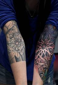 Edinstvene unikatne tetovaže z dvojnimi rokami Totem Tattoo