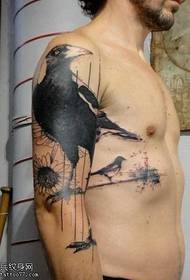 rankos stiliaus paukščio tatuiruotės modelis