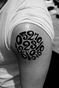 бум Араб цифрларымен татуировкасы суретінің тұлғасы