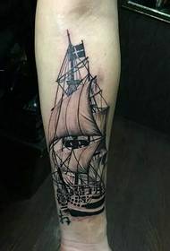 Cadro clásico de tatuaxe de brazo de vela en branco e negro