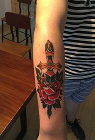 dýka dierovanie kvetina tetovanie tetovanie osobnosť hrdinský